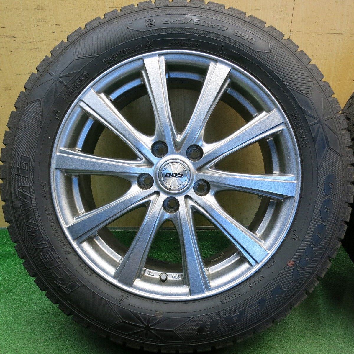 バリ溝！キレイ！9.5分以上◎スタッドレス 225/60R17 グッドイヤー アイスナビ6 D.O.S. DOS 17インチ PCD114.3/5H◎6070204HAス