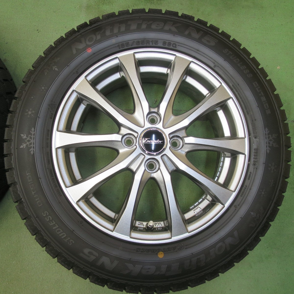 ほぼ未使用！23年！キレイ◎スタッドレス 185/65R15 オートバックス ノーストレック N5 Exceeder エクシーダー 15インチ PCD100/4H◎6081604イス
