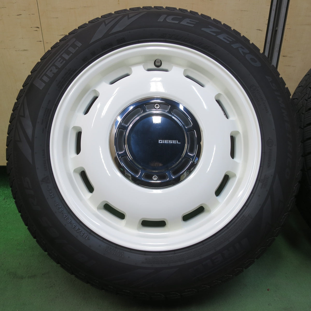キレイ！22年★シエンタ 等 185/65R15 スタッドレス ピレリ アイスゼロ アシンメトリコ X BLOOD DIESEL クロス ブラッド ディーゼル 15インチ PCD100/5H★6042902イス