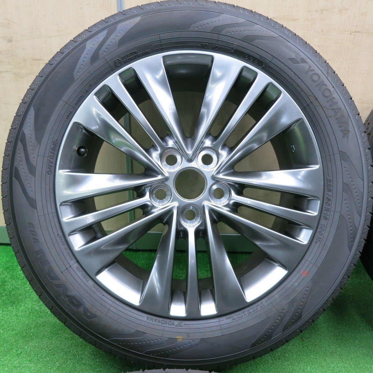 新車外し 24年★トヨタ 40系 アルファード ヴェルファイア 純正 225/60R18 ヨコハマ アドバン V03 PCD120/5H★4112701TNノ