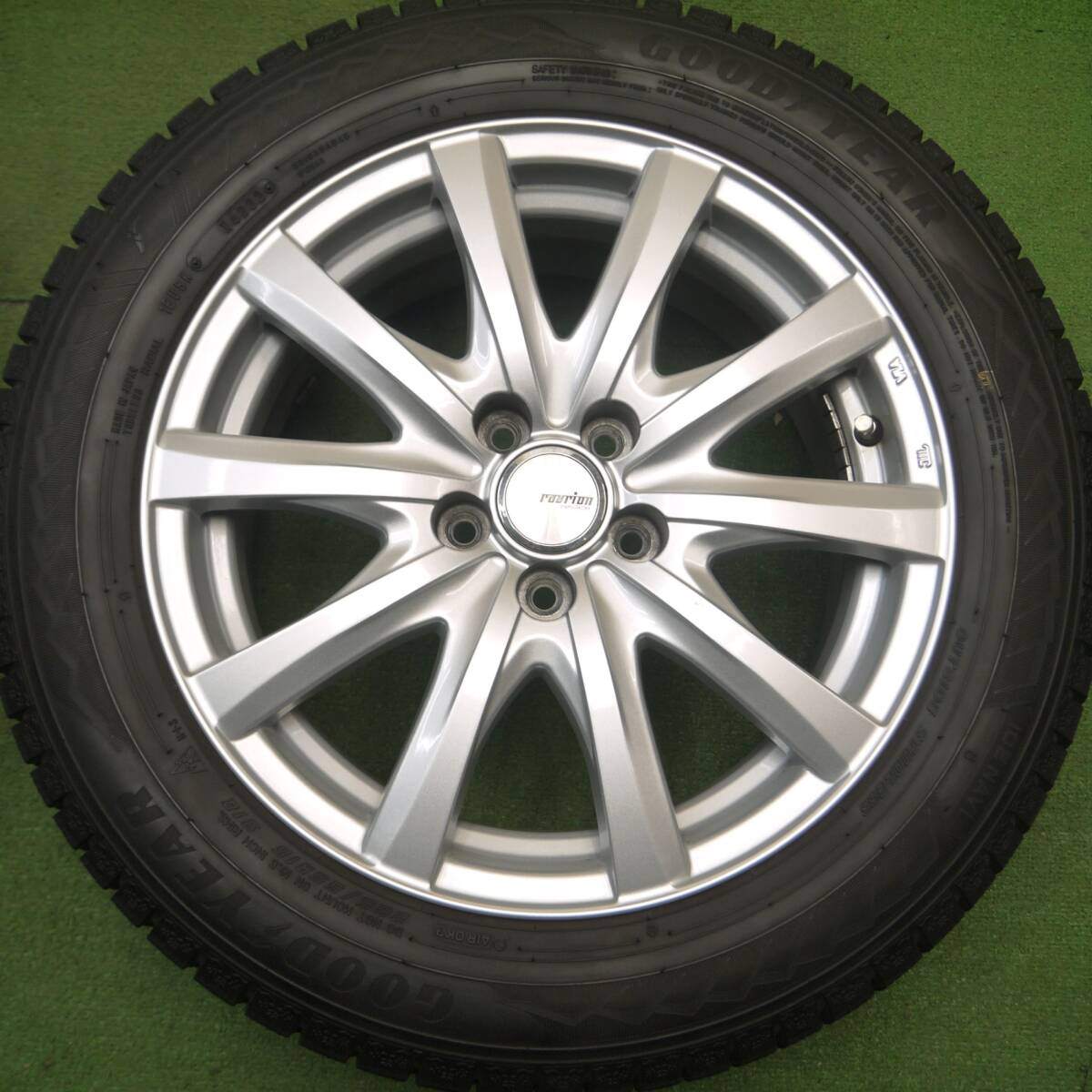 バリ溝！22年！キレイ！9.5分★プリウス 等 205/55R16 スタッドレス グッドイヤー アイスナビ8 ravrion RS01 ラブリオン 16インチ PCD100/5H★5030303Hス