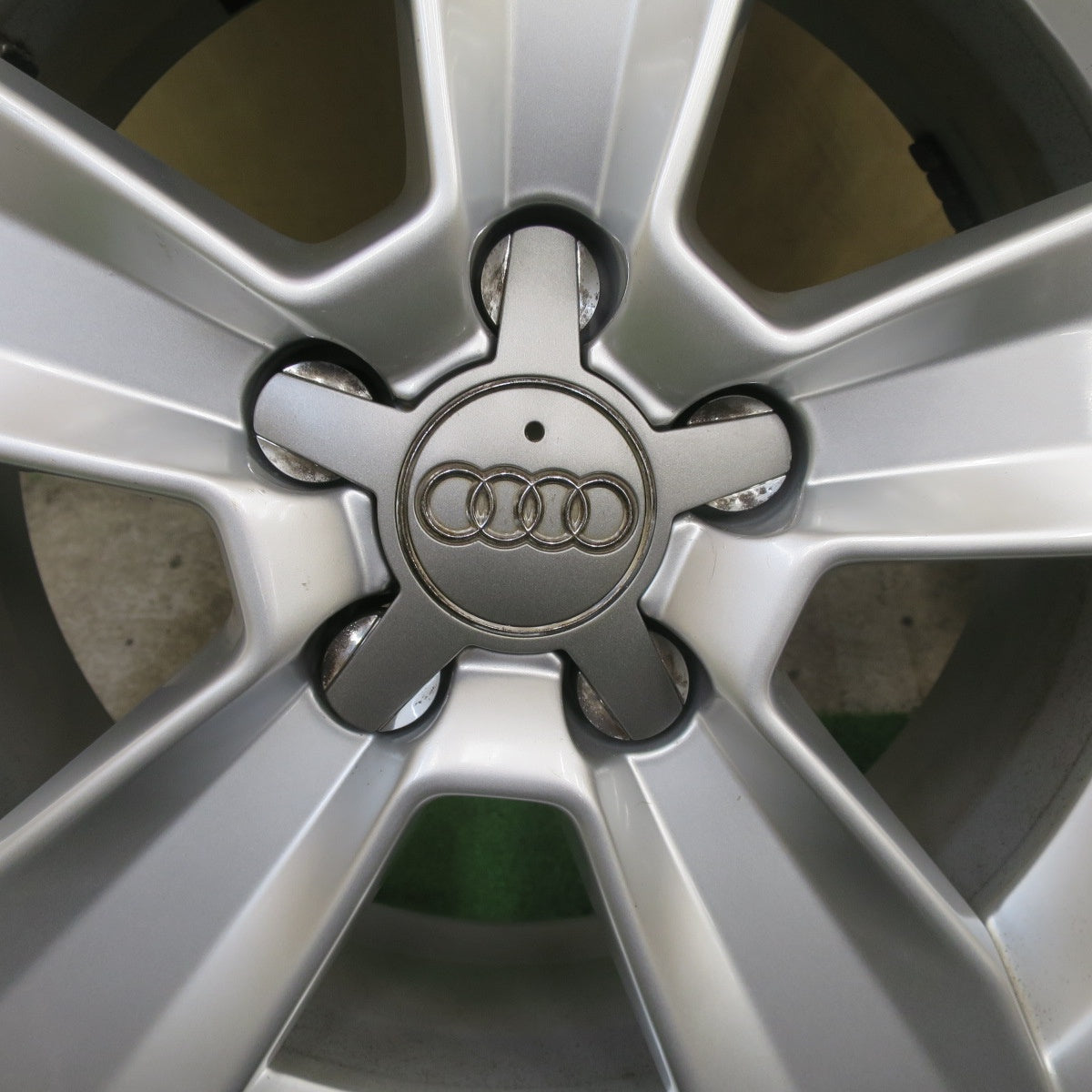 バリ溝！22年！キレイ！9.5分★アウディ A1 8X 純正 185/60R15 スタッドレス ヨコハマ アイスガード iG60 15インチ PCD100/5H★6022002TTス