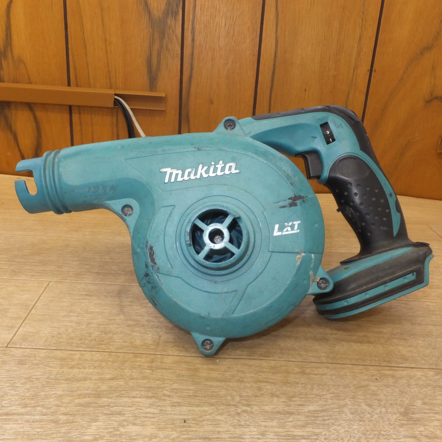 [送料無料] ★マキタ makita 充電式ブロワ UB182D 18V 本体のみ★