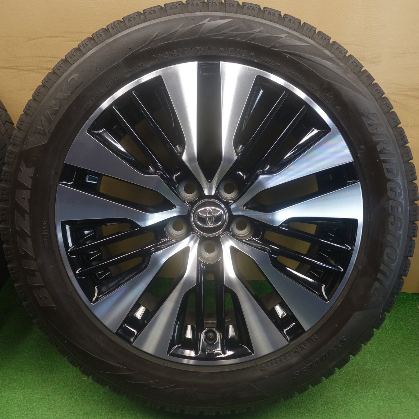 バリ溝！キレイ！9分★トヨタ 30系 アルファード ヴェルファイア SC ZG 純正 235/50R18 スタッドレス ブリヂストン ブリザック VRX2 18インチ PCD114.3/5H★6040401KTス