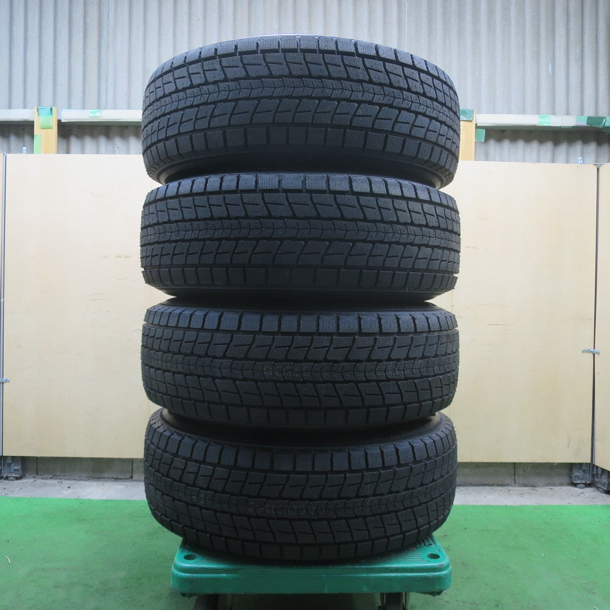 ほぼ未使用！24年！キレイ★KEELER TACTICS 265/70R17 スタッドレス ダンロップ ウインターマックス SJ8+ キーラー タクティクス 17インチ PCD139.7/6H★5111103イス