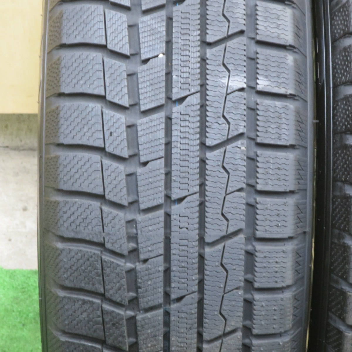 ほぼ未使用！24年！キレイ★スタッドレス 215/65R16 トーヨー ウインター トランパス TX ravrion ラブリオン 16インチ PCD114.3/5H★6022404TTス