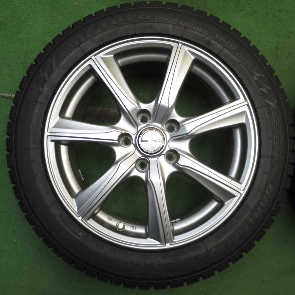 バリ溝！22年！キレイ！ほぼ10分★スタッドレス 215/55R17 トーヨー オブザーブ ガリット GIZ PRD 社外 アルミ 17インチ PCD114.3/5H★5081303NJス