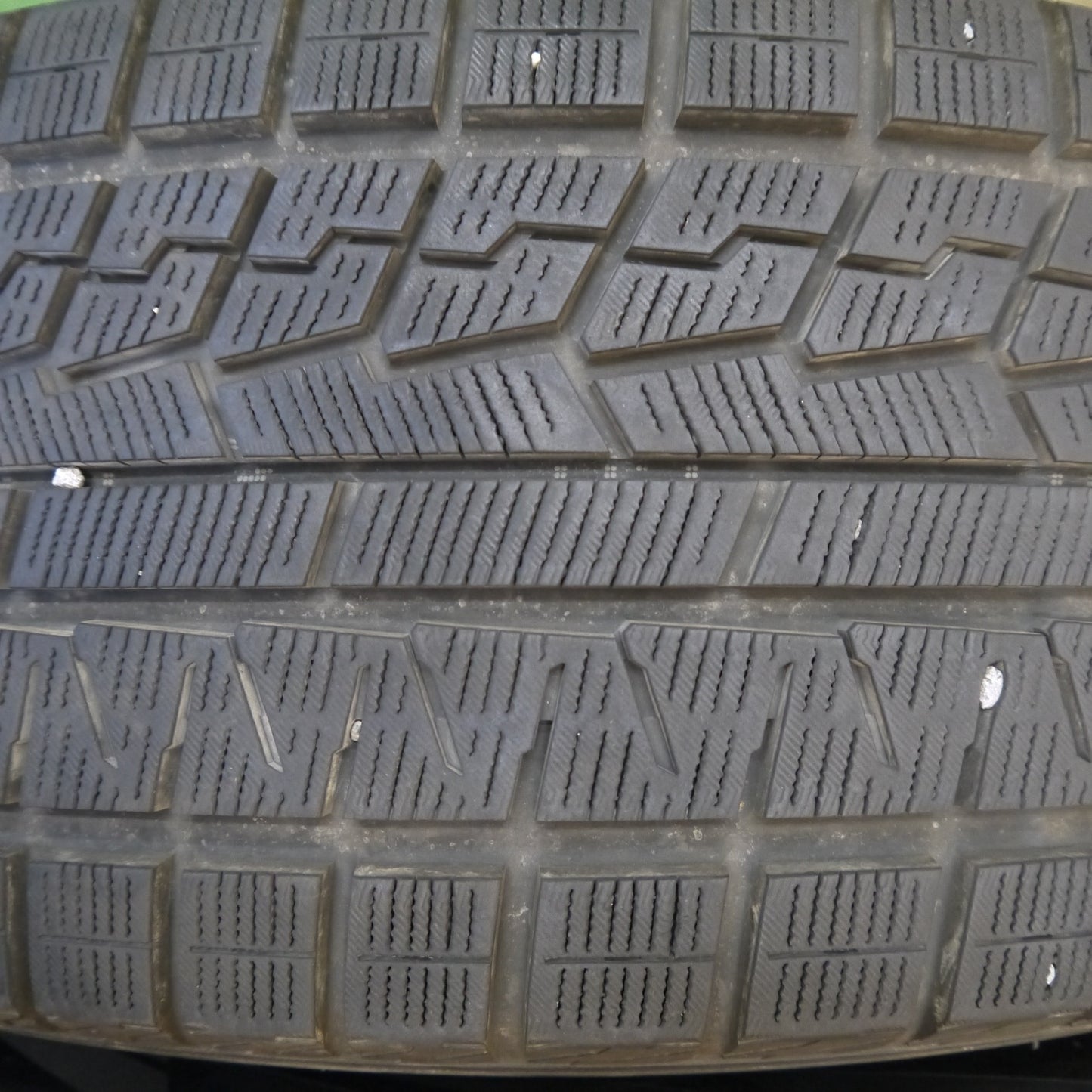 バリ溝！24年！キレイ！9.5分以上◎クラウンセダン 等 235/55R19 スタッドレス ヨコハマ アイスガード iG70 GRASS グラス 19インチ PCD120/5H◎6063004Hス