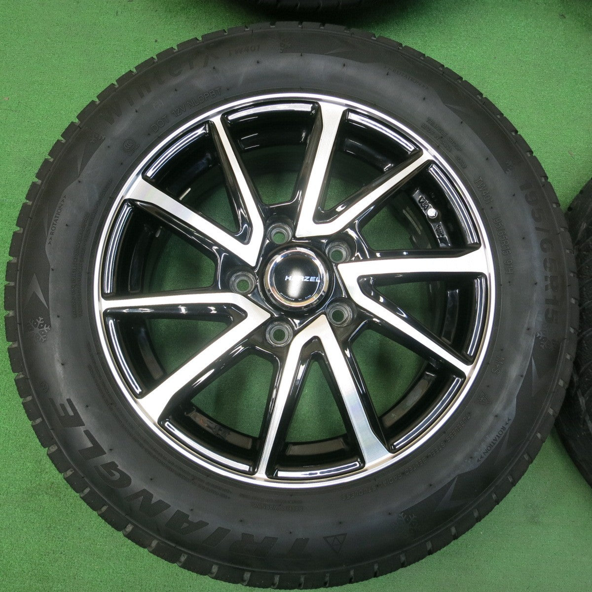 *送料無料* バリ溝！22年！キレイ！8.5分★スタッドレス 195/65R15 トライアングル WinterX TW401 HARZEL Ares 15インチ PCD114.3/5H★4041008イス