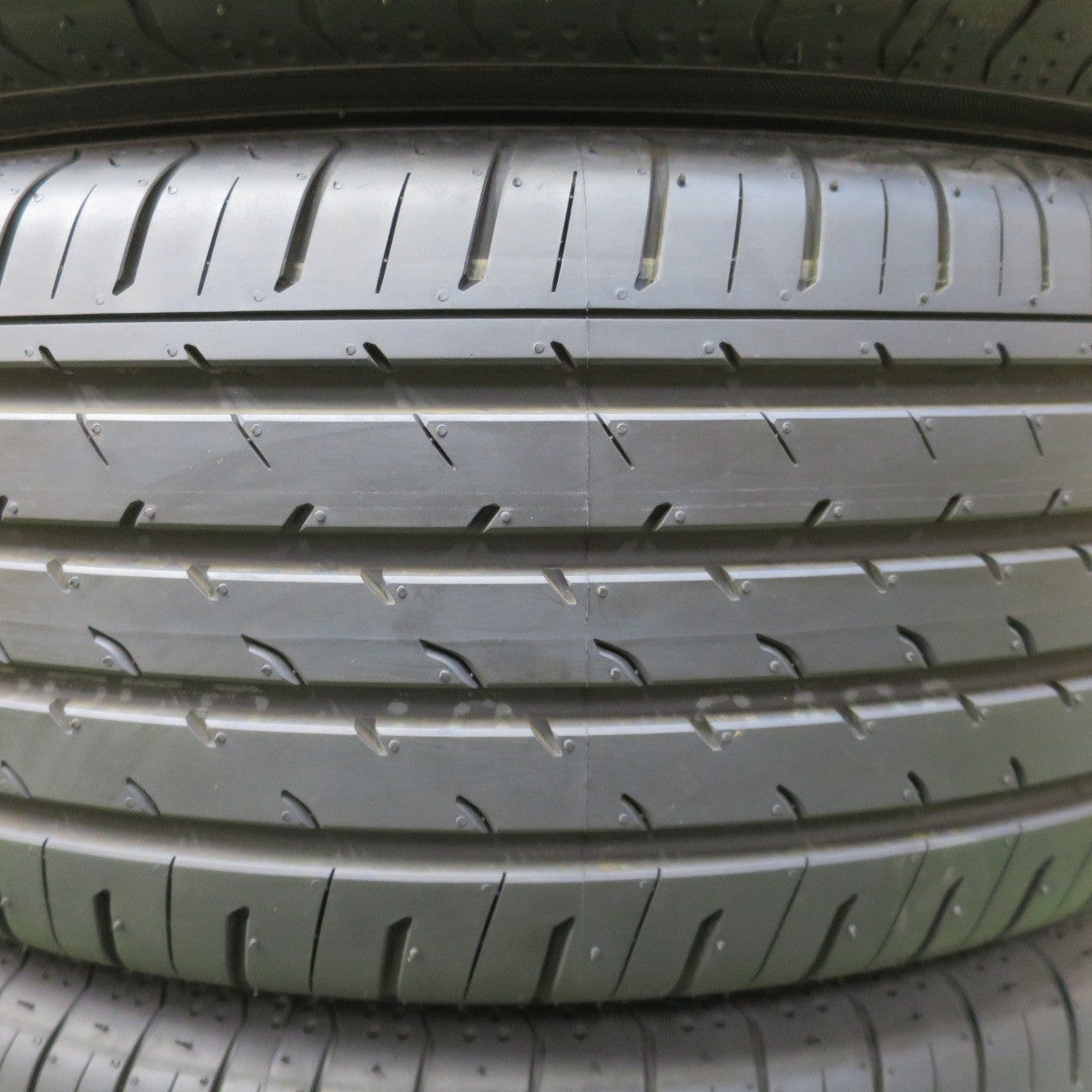 新車外し！26年◎225/65R17 ヨコハマ アドバン V03 タイヤ 17インチ 40系 アルファード ヴェルファイア レクサス NX ハリアー RAV4 等◎6080402NGノタ