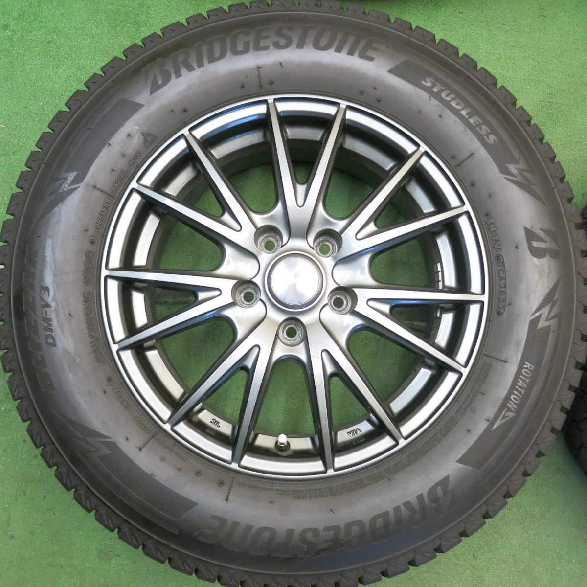 バリ溝！22年！キレイ！9.5分◎スタッドレス 215/70R16 ブリヂストン ブリザック DM-V3 VELVA SPORT ヴェルヴァ スポーツ 16インチ PCD114.3/5H◎6081607HAス