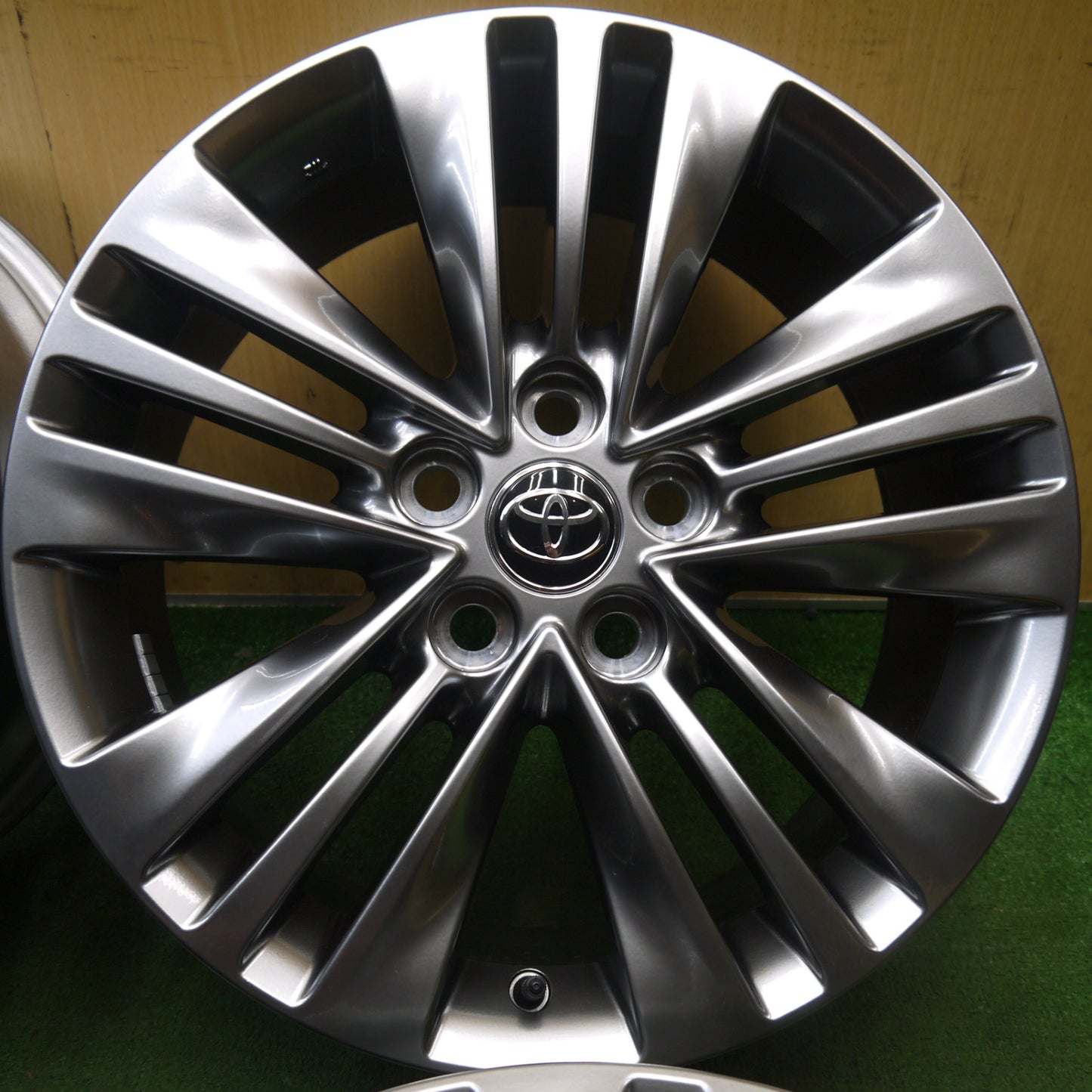 新車外し★トヨタ 40系 アルファード Zグレード 純正 ホイール 18インチ 18×7J PCD120/5H★6070106KKホ