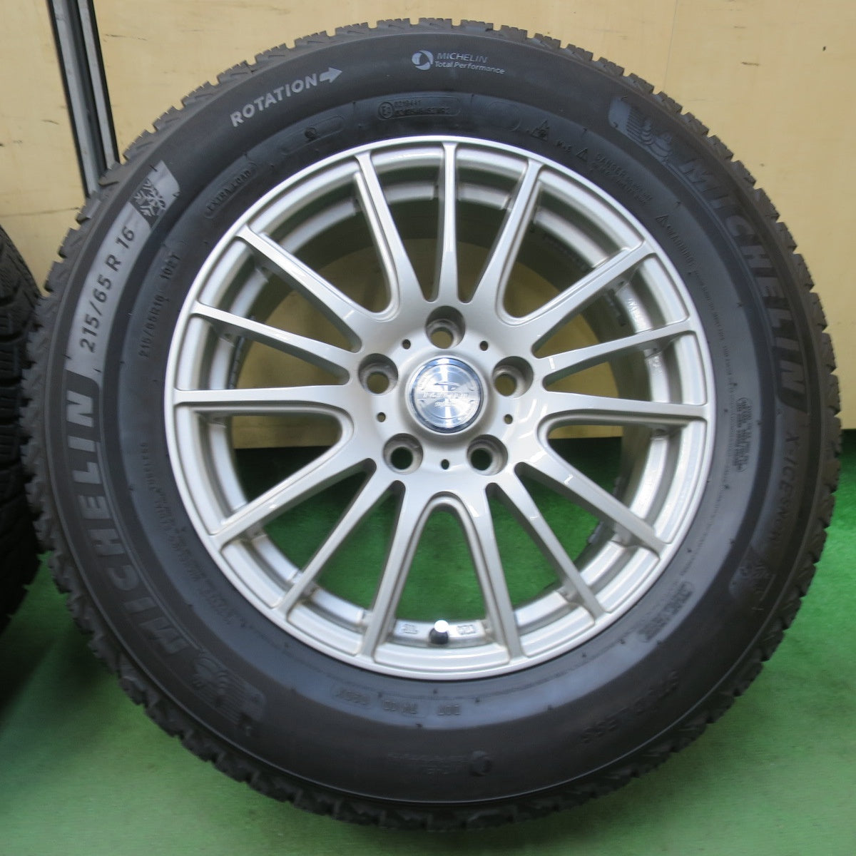 バリ溝！21年！キレイ！9.5分以上★スタッドレス 215/65R16 ミシュラン X-ICE SNOW ravrion selzer ラブリオン 16インチ PCD114.3/5H★5103016イス
