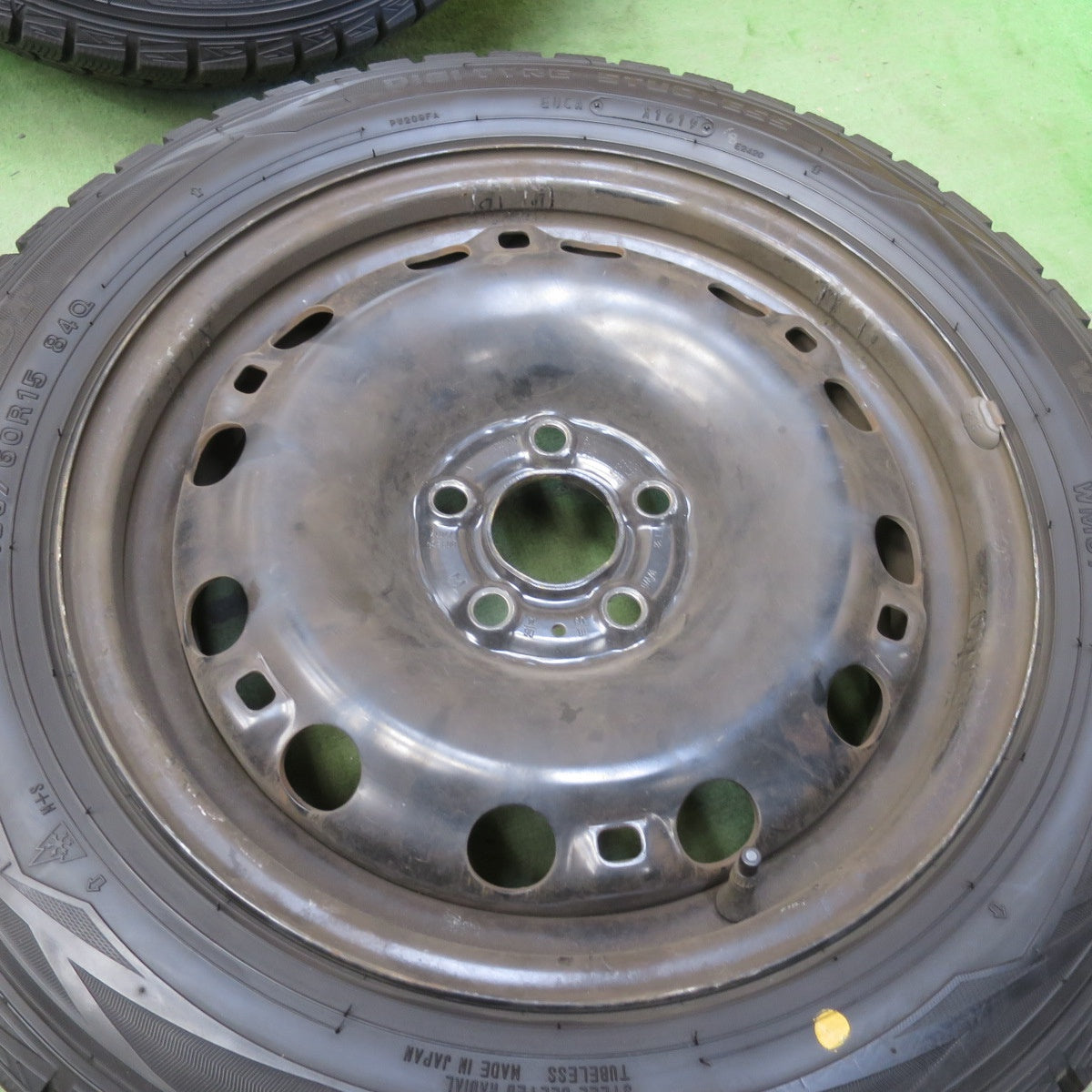 バリ溝！9.5分★ワーゲン ポロ 純正 スチール 185/60R15 スタッドレス ダンロップ ウインターマックス WM01 15インチ PCD100/5H★6052208イス