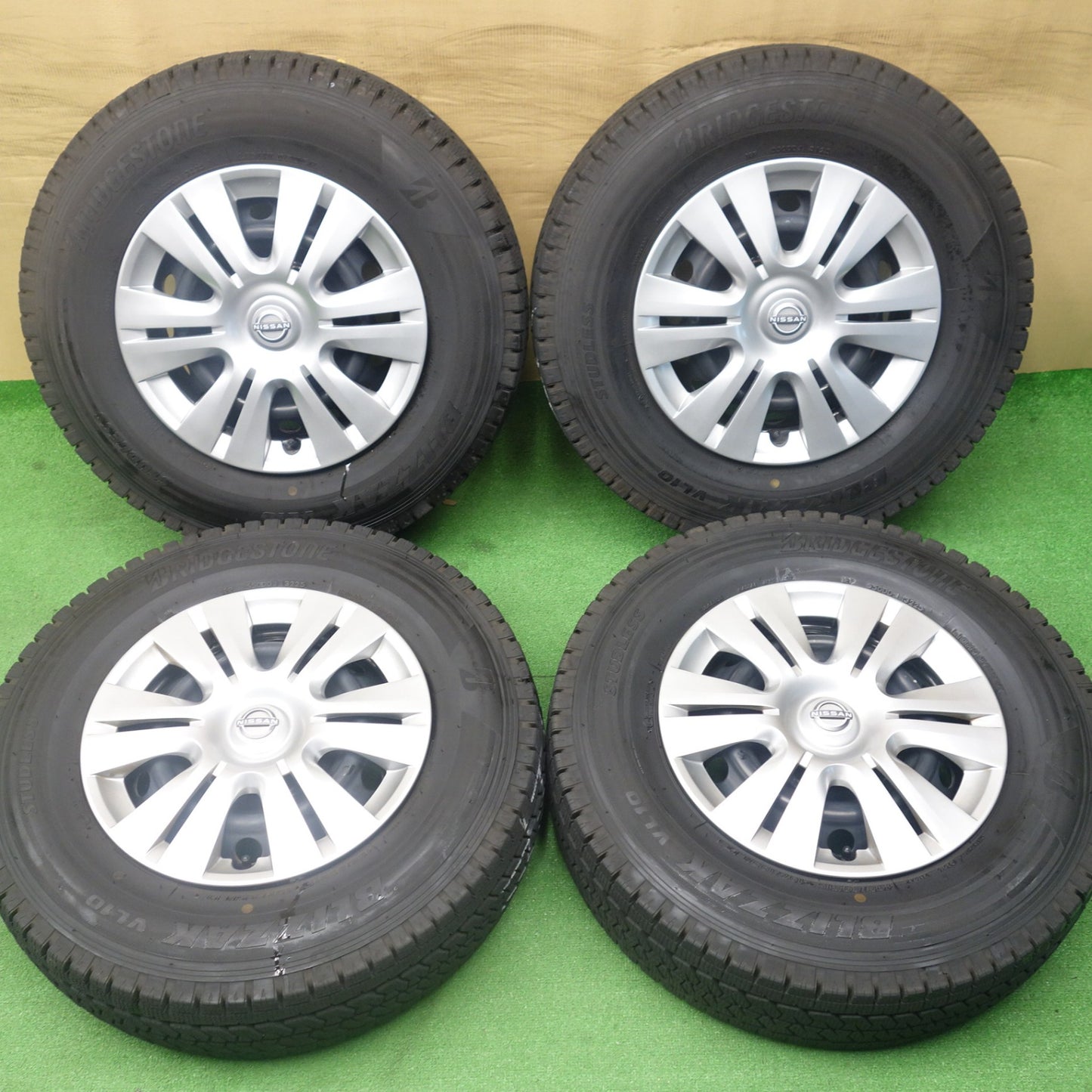 バリ溝！25年！キレイ！9.5分◎日産 キャラバン 純正 スチール 195/80R15 107/105N スタッドレス ブリヂストン ブリザック VL10 15インチ PCD139.7/6H◎6070501KTス