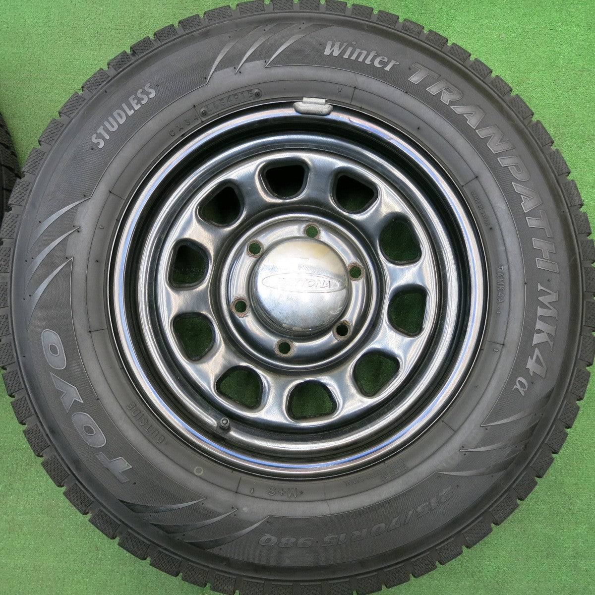 バリ溝！9.5分★スタッドレス DAYTONA デイトナ 215/70R15 トーヨー ウインター トランパス MK4α スチール 15インチ PCD139.7/6H★5053104HAス