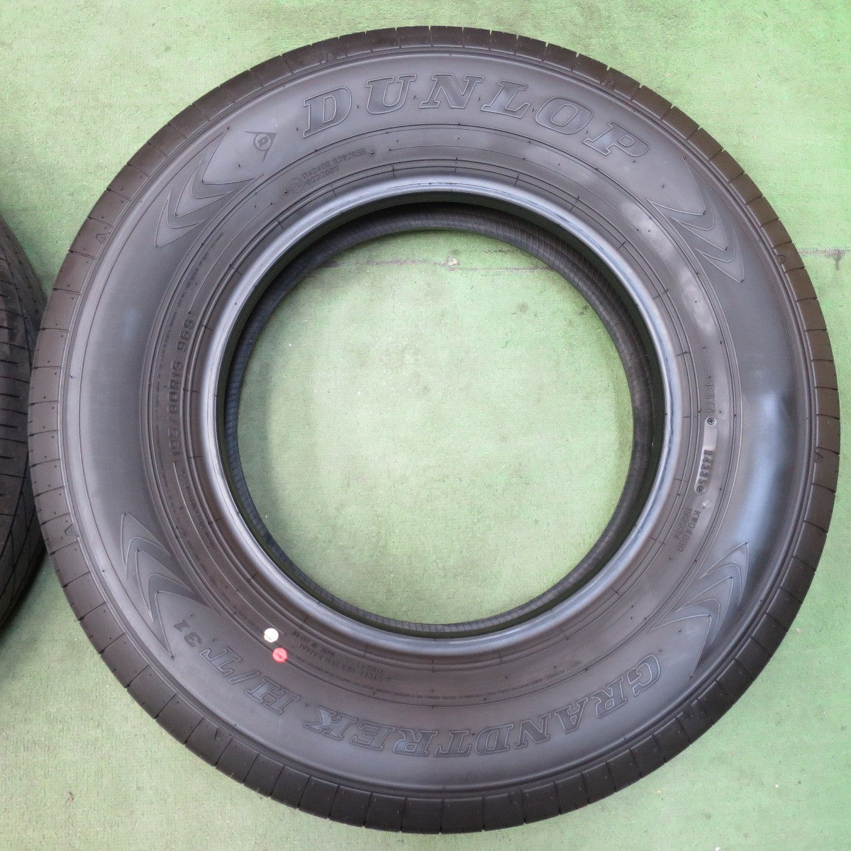 新車外し！25年★195/80R15 ダンロップ グラントレック H/T 31 タイヤ 15インチ ハイエース ジムニー シエラ 等★5122209イノタ