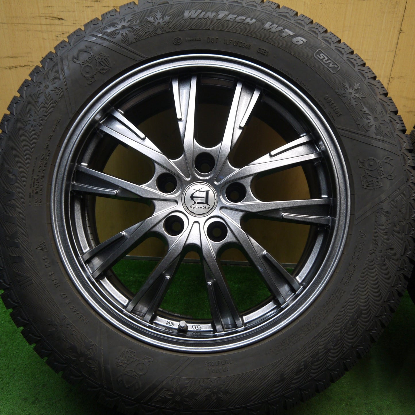 バリ溝！21年！キレイ！9.5分以上★スタッドレス 225/65R17 バイキング WINTECH WT6 Aphrodite アフロディーテ 17インチ PCD114.3/5H★5082002Hス