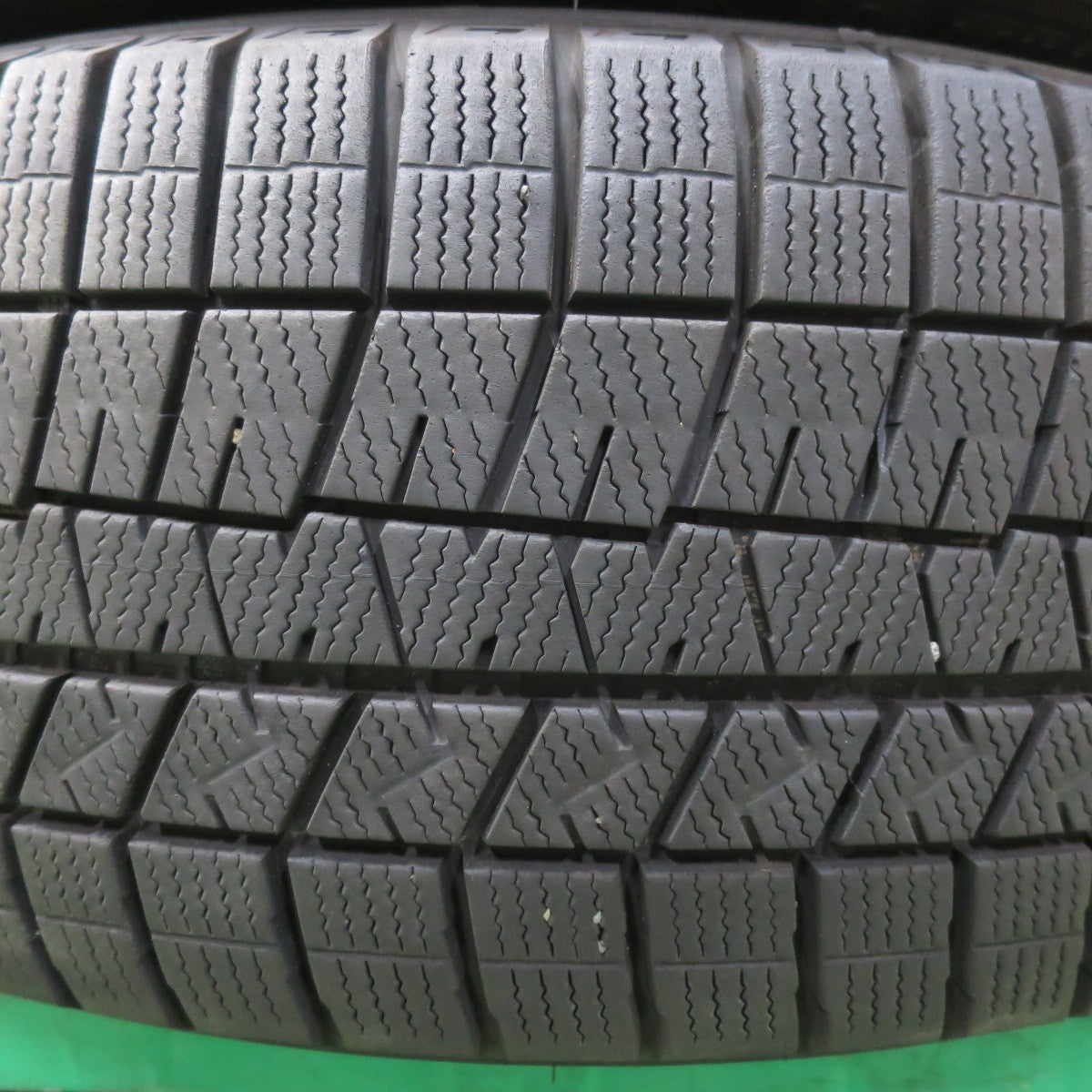 バリ溝！22年！9.5分★Stich LEGZAS FAUVEX 235/55R20 スタッドレス ダンロップ ウインターマックス03 シュティッヒ レグザス フォーベックス PCD114.3/5H★5062702イス