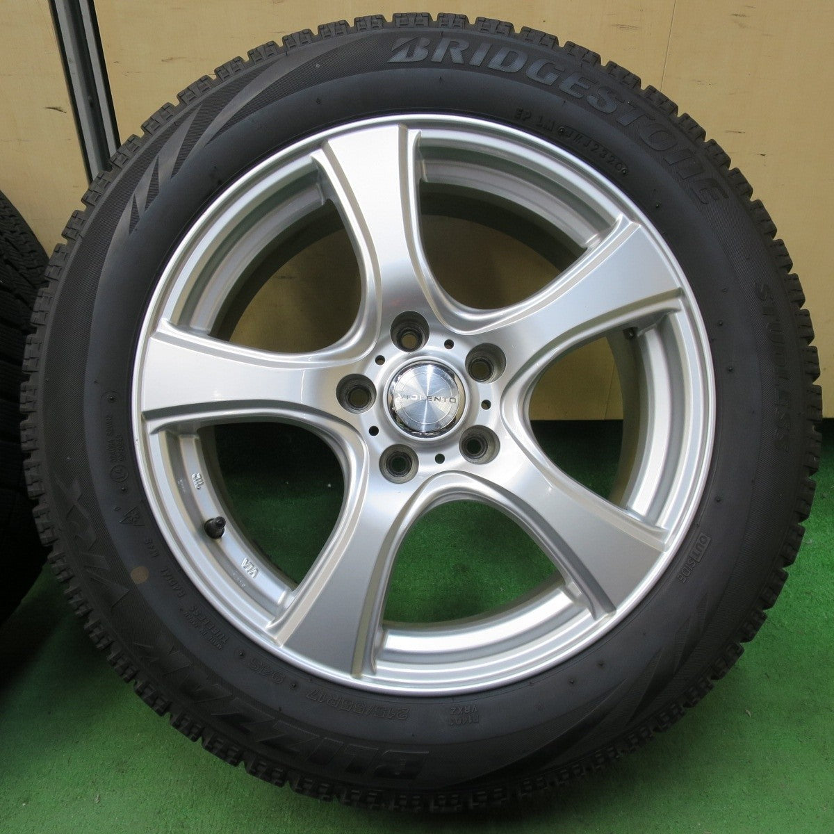 4本価格★スタッドレス 215/55R17 ブリヂストン ブリザック VRX VIOLENTO ヴィオレント 17インチ PCD114.3/5H★5011703イス