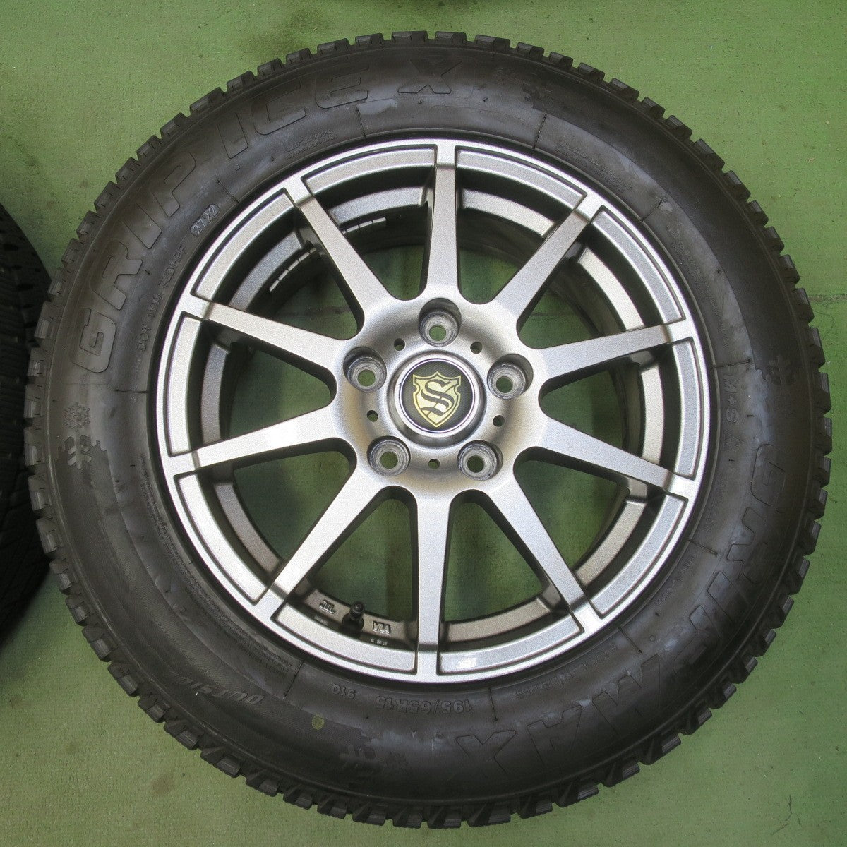 バリ溝！22年！キレイ！8.5分◎スタッドレス 195/65R15 グリップマックス GRIP ICE X 社外 アルミ 15インチ PCD114.3/5H◎6092403イス
