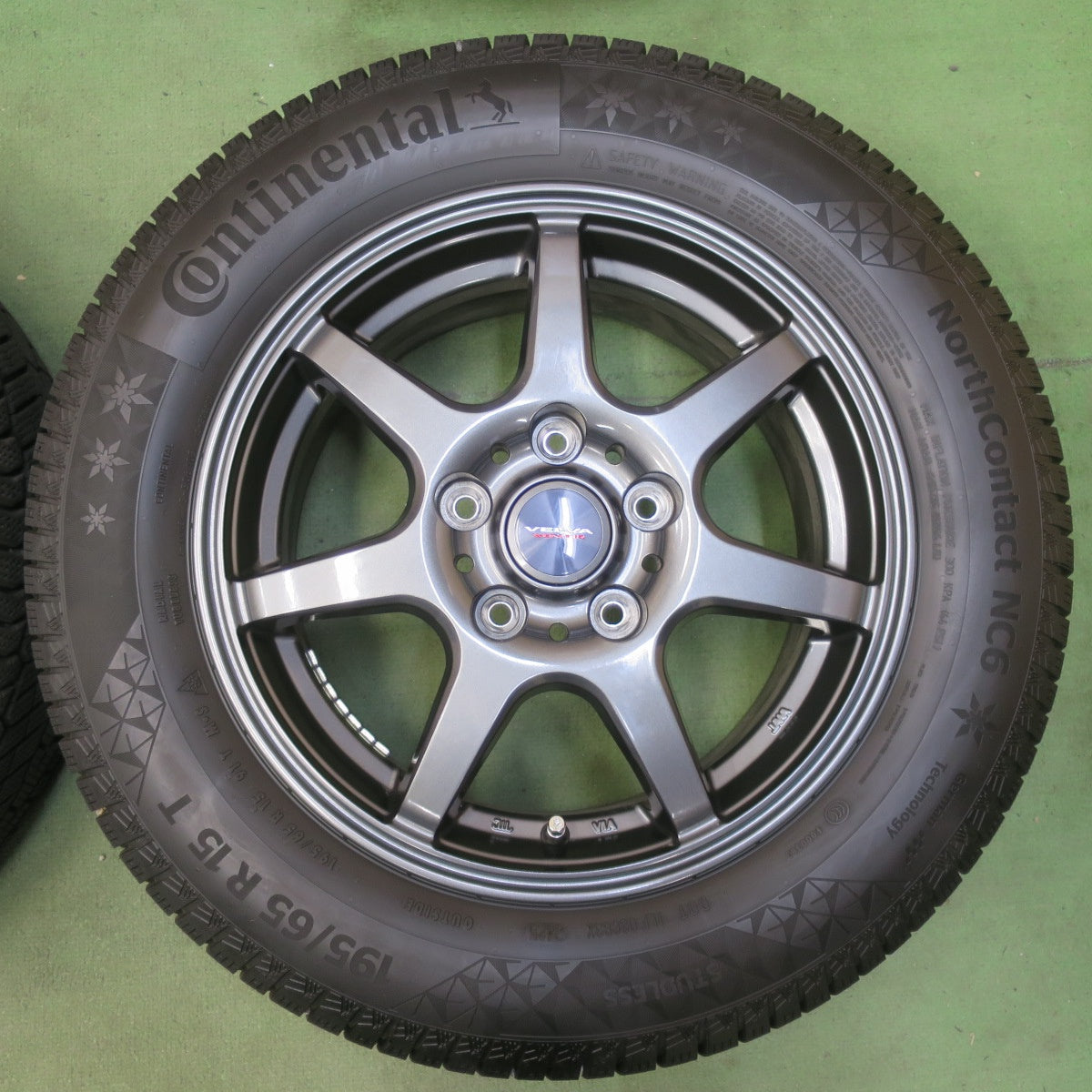 バリ溝！25年！キレイ！ほぼ10分◎スタッドレス 195/65R15 コンチネンタル ノースコンタクト NC6 VELVA WONDER ヴェルヴァ ワンダー 15インチ PCD114.3/5H◎6062409イス