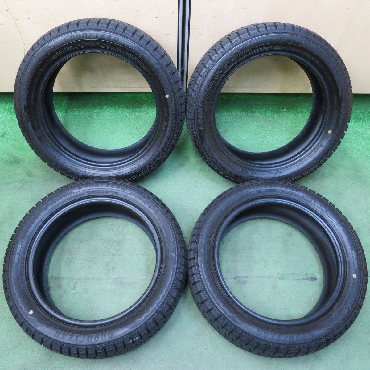 バリ溝！24年！ほぼ10分★スタッドレス 185/55R16 グッドイヤー アイスナビ8 タイヤ 16インチ ヤリス カローラ フィット 等★5110309イスタ