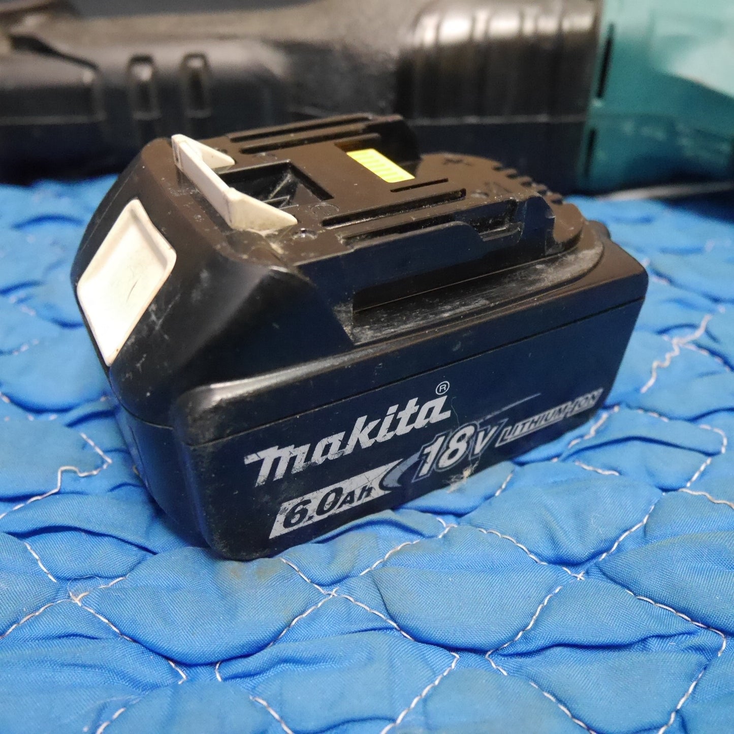 [送料無料] ☆マキタ 充電式 レシプロソー JR187D 電動 工具 18V バッテリー BL1860B セーバーソー セーバソー 電気 ノコギリ のこぎり makita☆