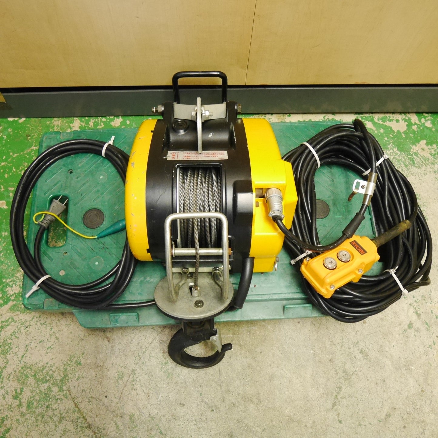 [送料無料] ☆RYOBI リョービ 電動 ウインチ WIM-125A 21m 工具 100V ウィンチ ホイスト 荷揚げ 荷上げ☆