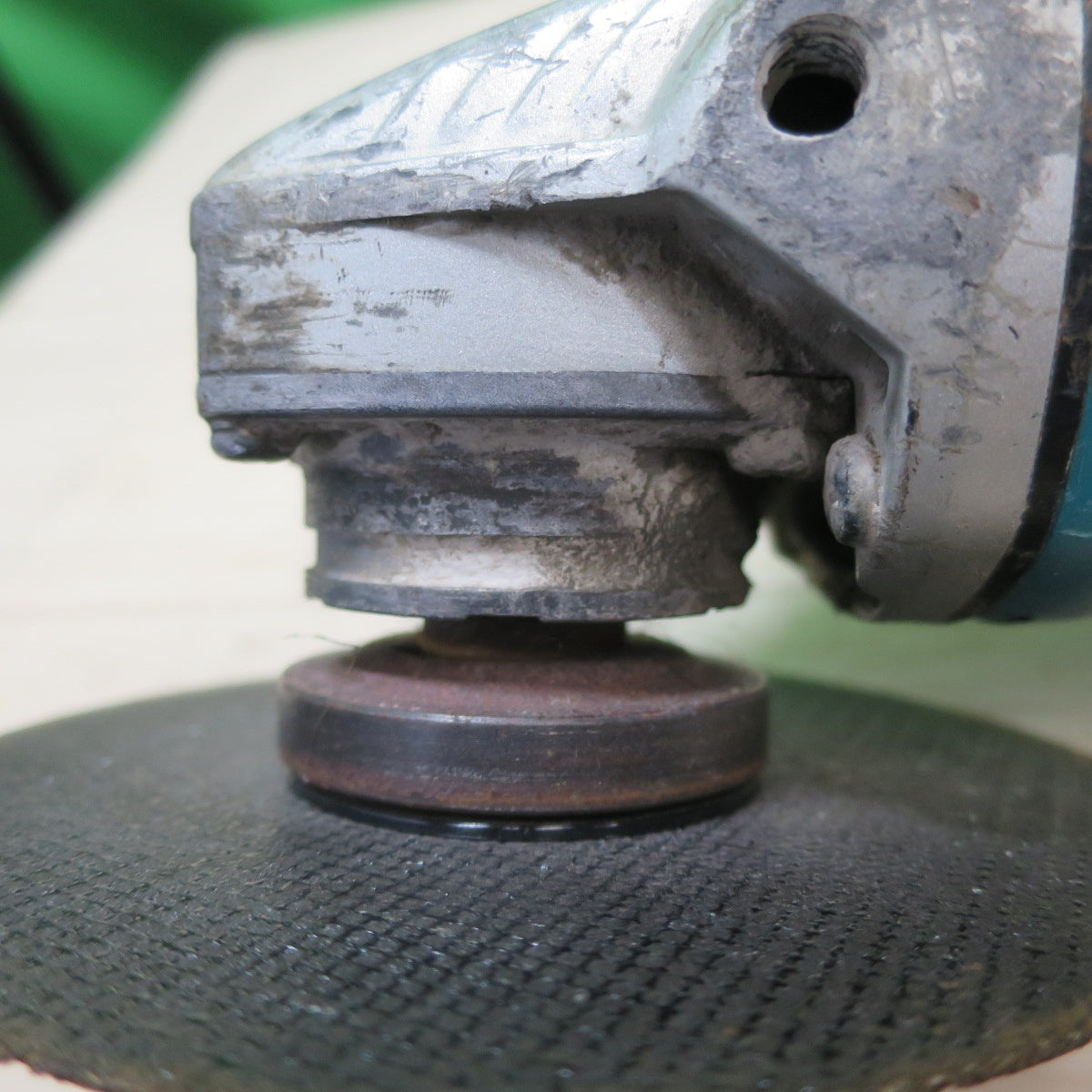 [送料無料] ☆マキタ 125mm ディスクグラインダ 9535B 電動 工具 研削 研摩 研磨 機 makita 100V コード式☆