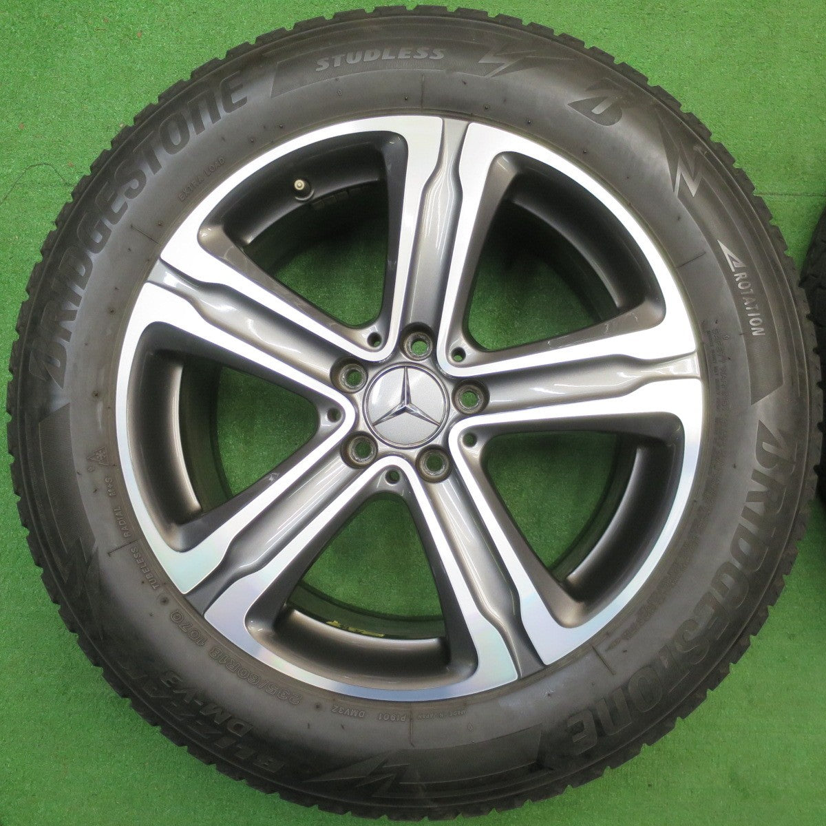 バリ溝！キレイ！8.5分★ベンツ GLCクラス X253 純正 235/60R18 スタッドレス ブリヂストン ブリザック DM-V3 18インチ PCD112/5H★5122501NJス