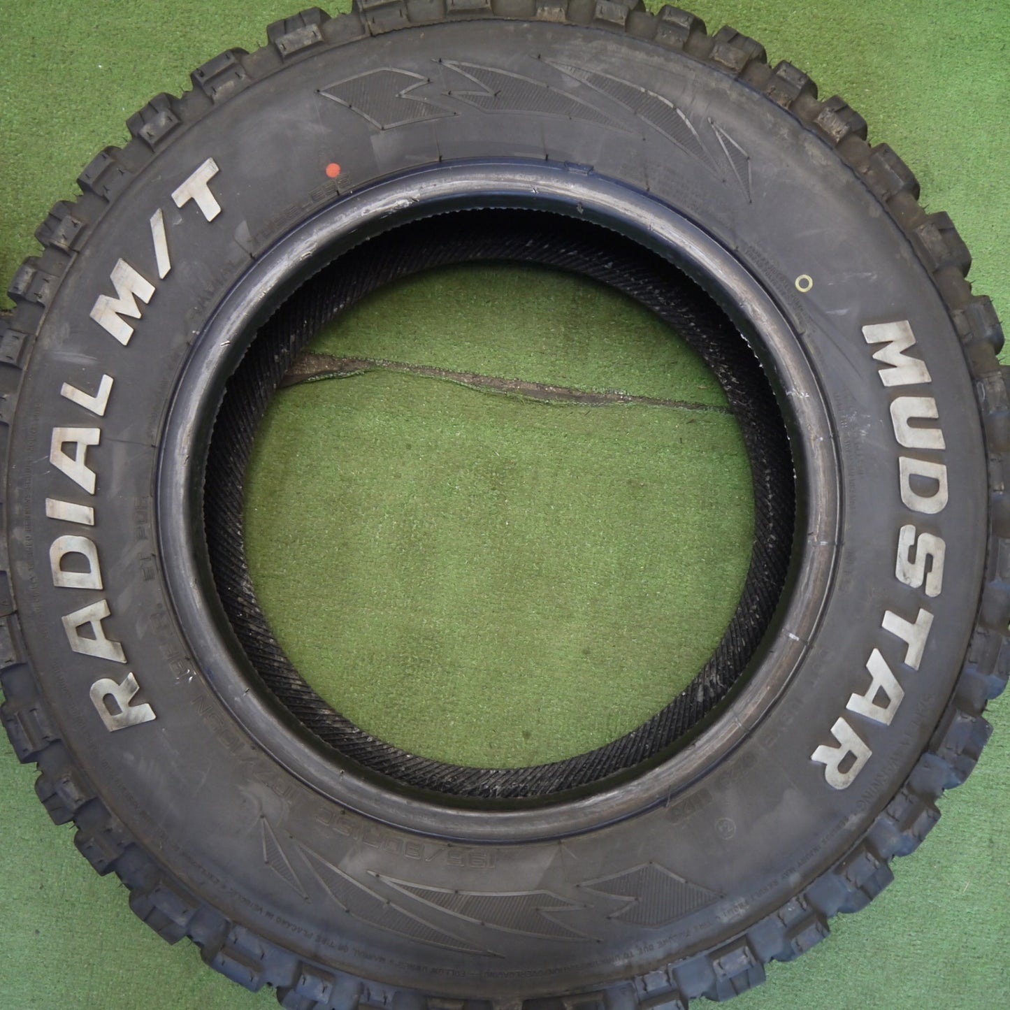バリ溝！25年！9.5分★195/80R15 107/105N マッドスター ラジアル M/T ホワイトレター MUDSTAR RADIAL タイヤ 15インチ ハイエース キャラバン 等★6072204Hノタ