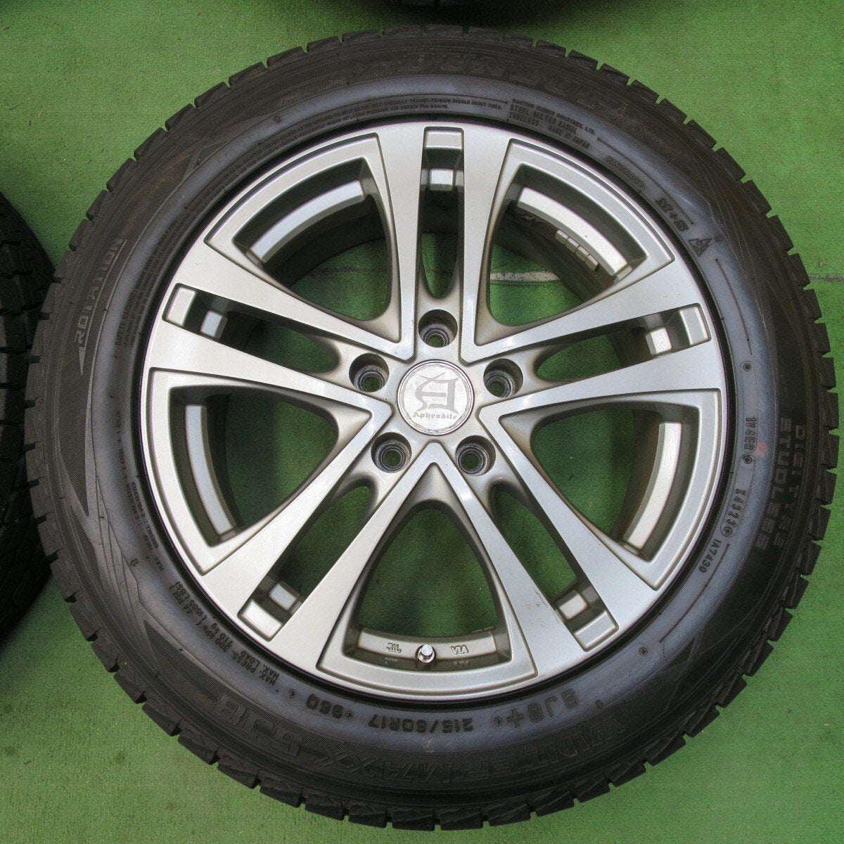 バリ溝！23年！ほぼ10分★スタッドレス 215/60R17 ダンロップ ウインターマックス SJ8 SJ8+ Aphrodite アフロディーテ 17インチ PCD114.3/5H★5012808イス