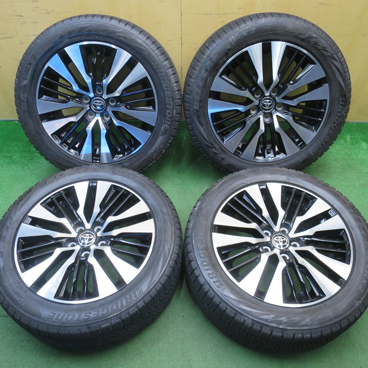 バリ溝！キレイ！8.5分★トヨタ 30系 アルファード ヴェルファイア SC ZG 純正 235/50R18 スタッドレス ブリヂストン ブリザック VRX2 18インチ PCD114.3/5H★6020501NJス
