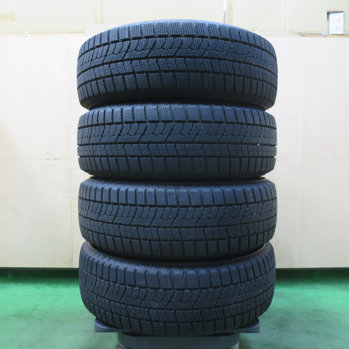 バリ溝！22年！キレイ！ほぼ10分★スタッドレス 195/65R15 トーヨー オブザーブ GIZ2 JOKER ジョーカー 15インチ PCD114.3/5H★5080602イス