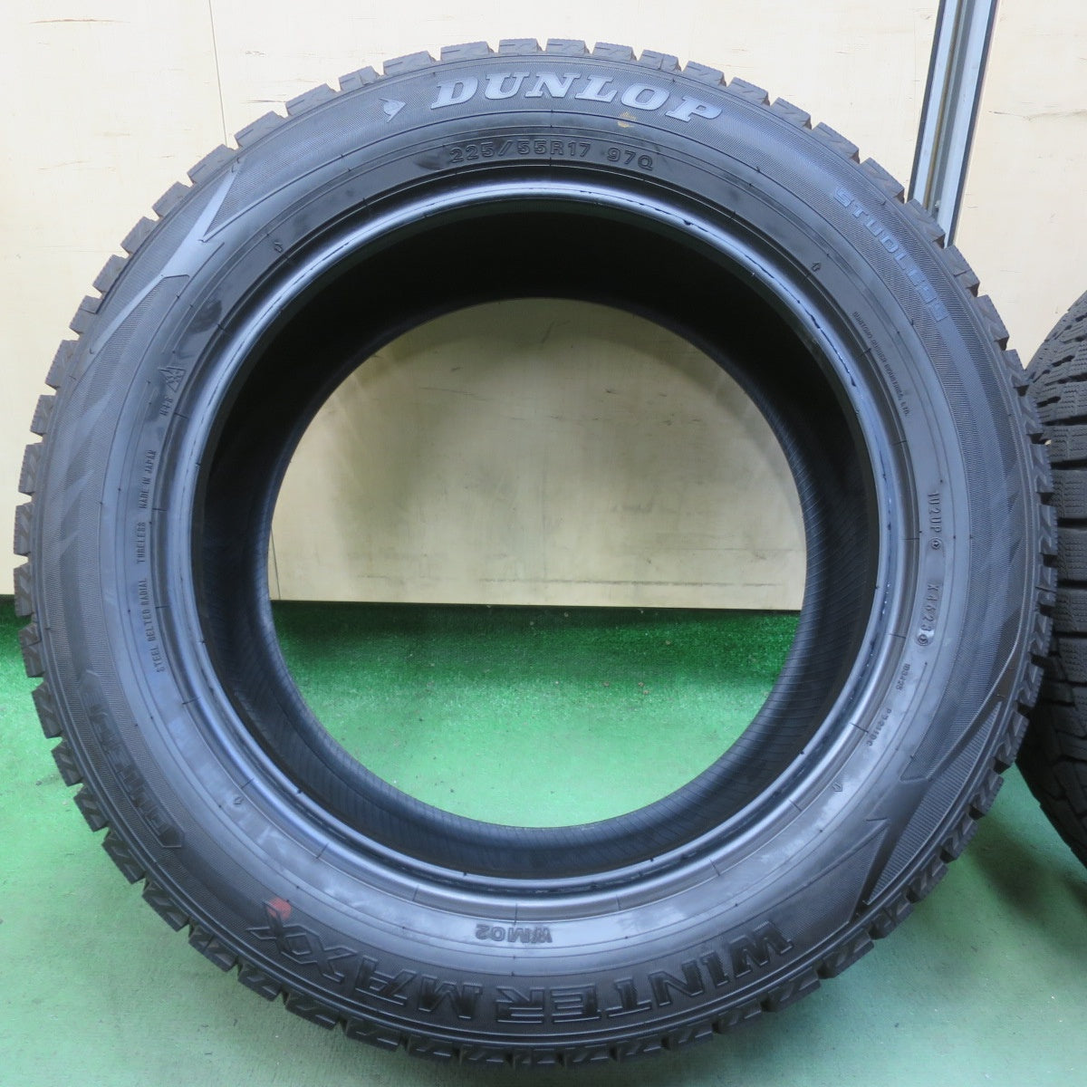 バリ溝！23年！9.5分★スタッドレス 225/55R17 ダンロップ ウインターマックス WM02 タイヤ 17インチ ヴェゼル フォレスター XV アウトバック 等★6061803イスタ