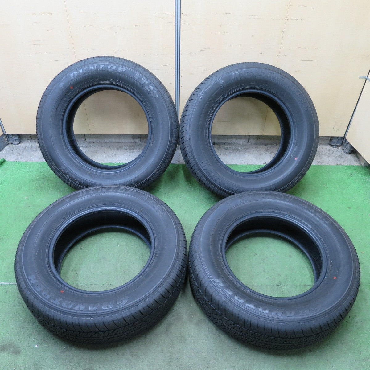 新車外し！25年★265/65R18 ダンロップ AT23 グラントレック タイヤ 18インチ ランクル 250 300 等★6063004NGノタ