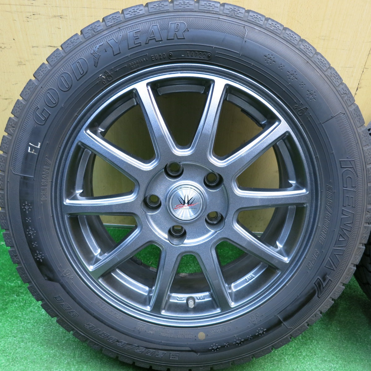 バリ溝！22年！9.5分★LOXARNY SPORT 205/60R16 スタッドレス グッドイヤー アイスナビ7 ロクサーニ スポーツ 16インチ PCD114.3/5H★6011108HAス