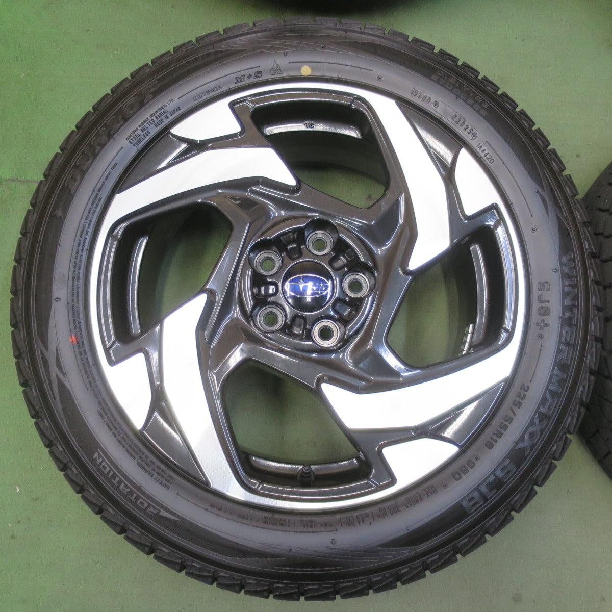 バリ溝！25年！キレイ！ほぼ10分◎スバル GUE クロストレック 純正 225/55R18 スタッドレス ダンロップ ウインターマックス SJ8 SJ8+ 18インチ PCD114.3/5H◎6090407イス