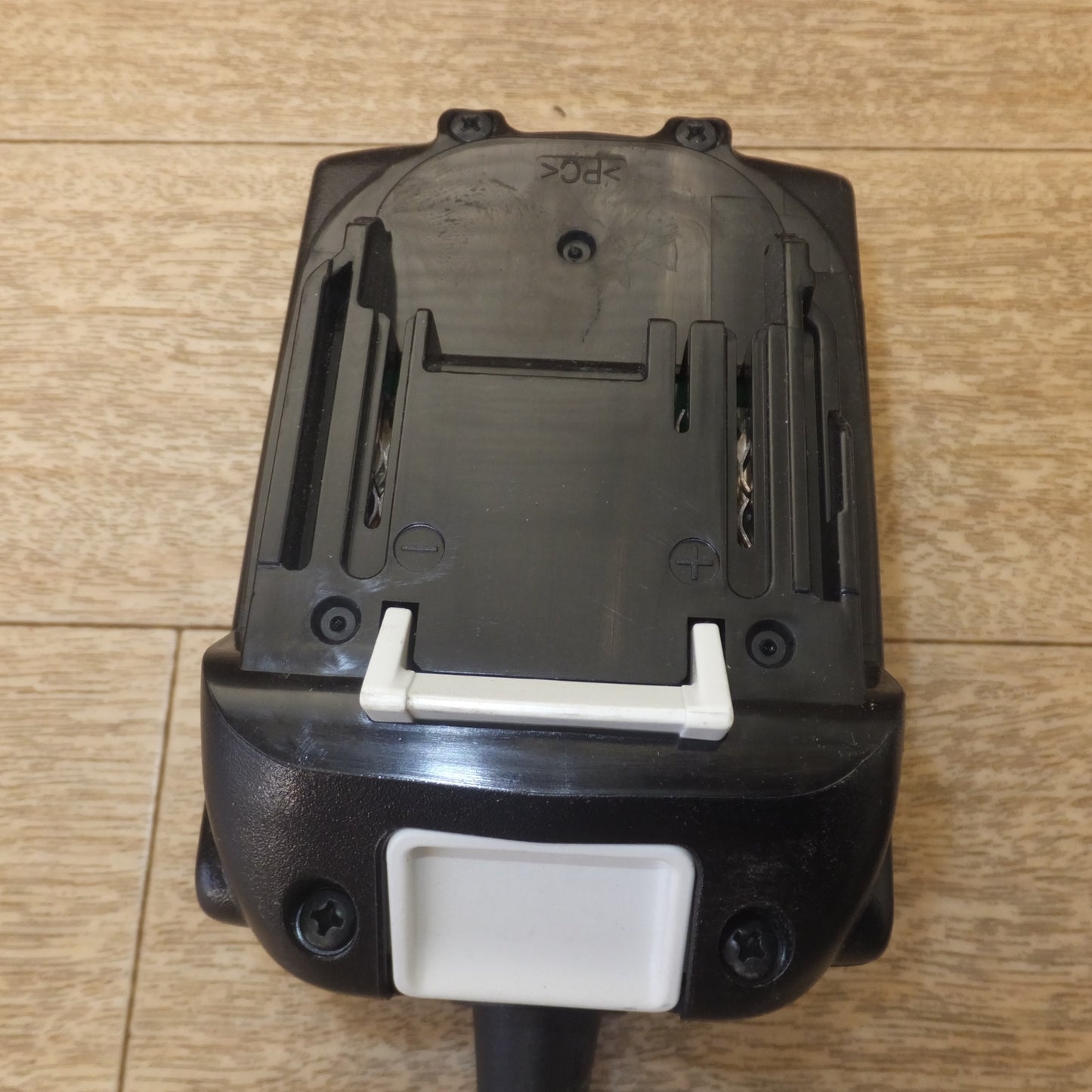 [送料無料] 美品★マキタ makita バッテリアダプタ BAP18E 18V　バッテリボタン側コード★