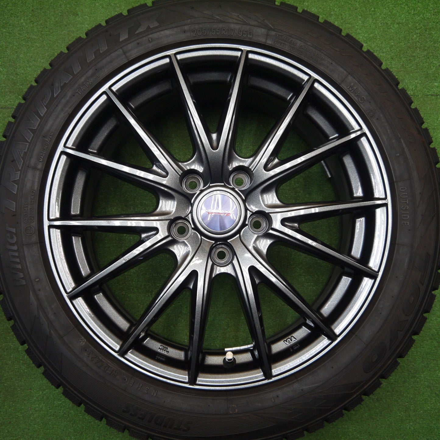 ほぼ未使用！23年！キレイ★スタッドレス 205/55R17 トーヨー ウインター トランパス TX VELVA SPORTZ ヴェルヴァ 17インチ PCD114.3/5H★5120209Hス