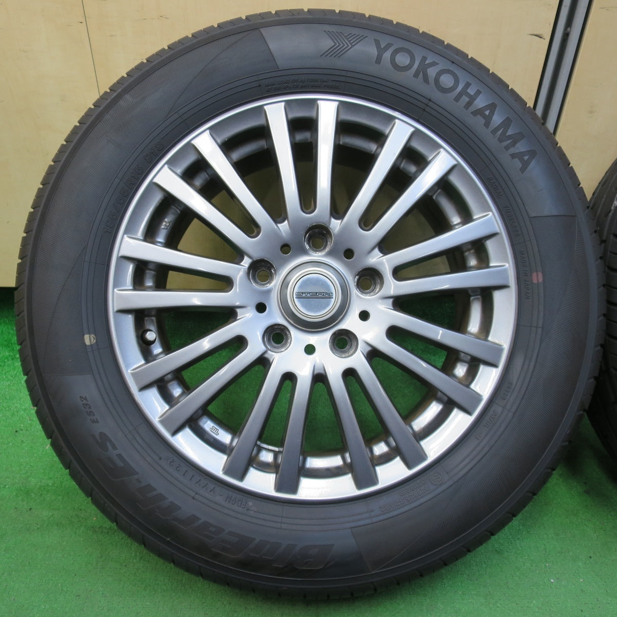 *送料無料* バリ溝！22年！ほぼ10分★195/65R15 ヨコハマ BluEarth-ES ES32 STERN S61 シュテルン 15インチ PCD114.3/5H★4082907イノ