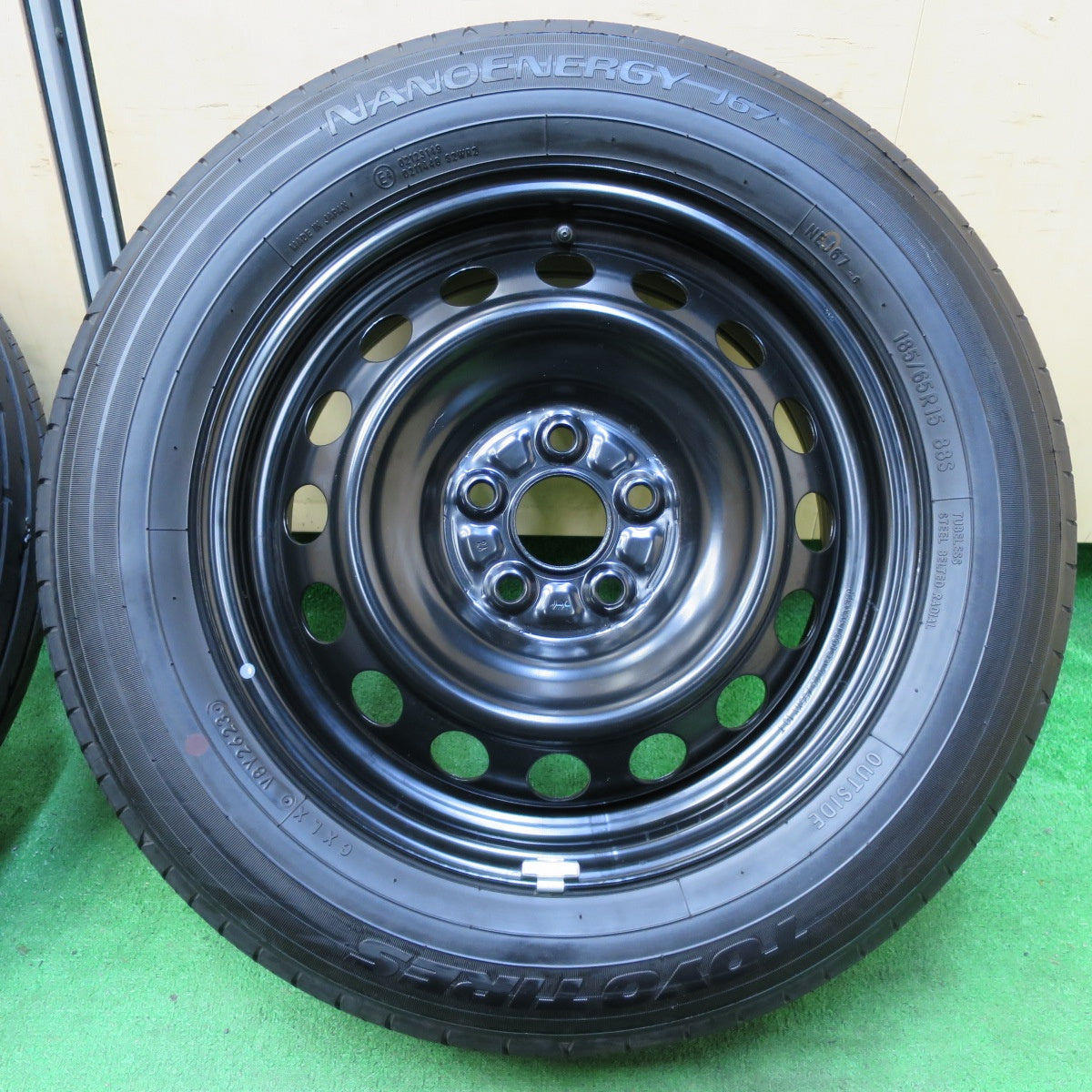 *送料無料* 超バリ溝！23年！キレイ！ほぼ10分★トヨタ シエンタ 純正 スチール 185/65R15 トーヨー ナノエナジー J67 15インチ PCD100/5H★4060503イノ