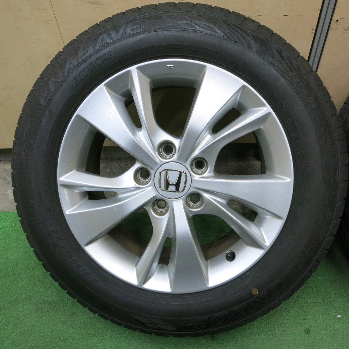 バリ溝！24年！9.5分以上★ホンダ ヴェゼル 純正 215/60R16 ダンロップ エナセーブ EC204 16インチ PCD114.3/5H★5040205ナノ