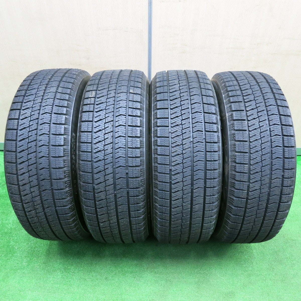 [送料無料] タイヤほぼ未使用！キレイ★スタッドレス 225/60R17 ブリヂストン ブリザック VRX2 MANARAY SPORT マナレイ 17インチ PCD114.3/5H★4112302TNス