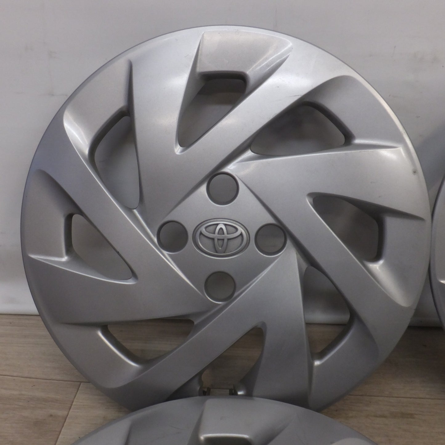 [送料無料] ★トヨタ TOYOTA 純正 アクア NHP10 ホイールカバー 42602-52620 15インチ 4枚★