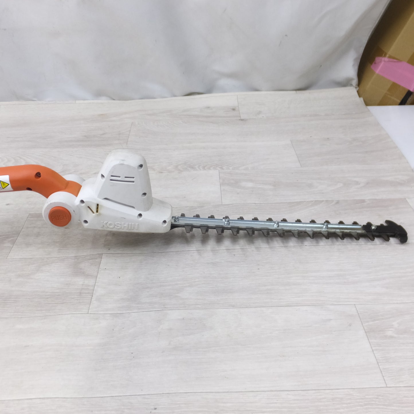 [送料無料] ◆工進 KOSHIN 充電式 伸縮 ポール ヘッジ トリマ 300mm DC 18V SPH-1820K バッテリー 充電器 ストラップ付き 電動 工具◆