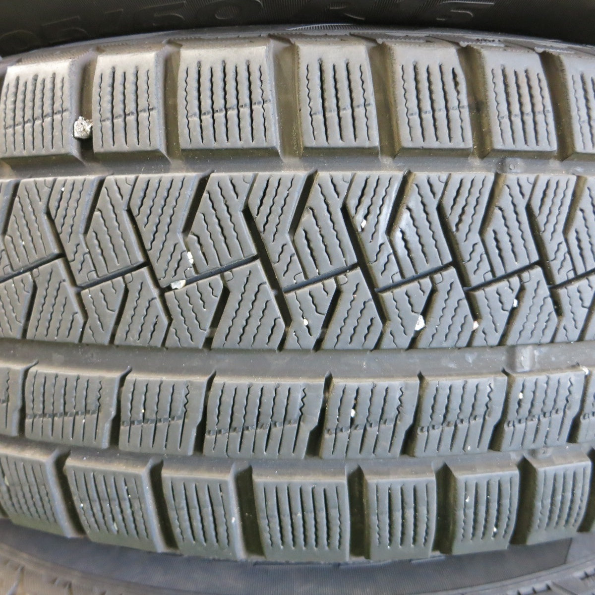*送料無料* バリ溝！8.5分★BMW 等 MAK 205/60R16 スタッドレス ピレリ アイスアシンメトリコ プラス 16インチ PCD112/5H★4061401ナス