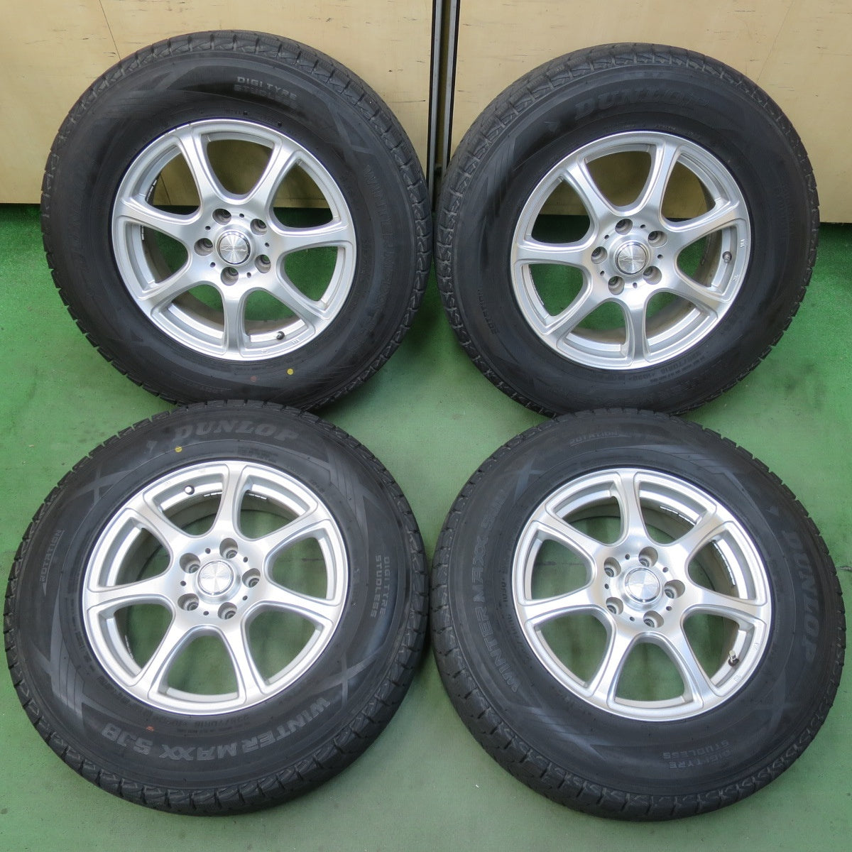 バリ溝！22年！9.5分★スタッドレス 225/70R16 ダンロップ ウインターマックス SJ8 SJ8+ E sprine 社外 アルミ 16インチ PCD114.3/5H★6041604イス