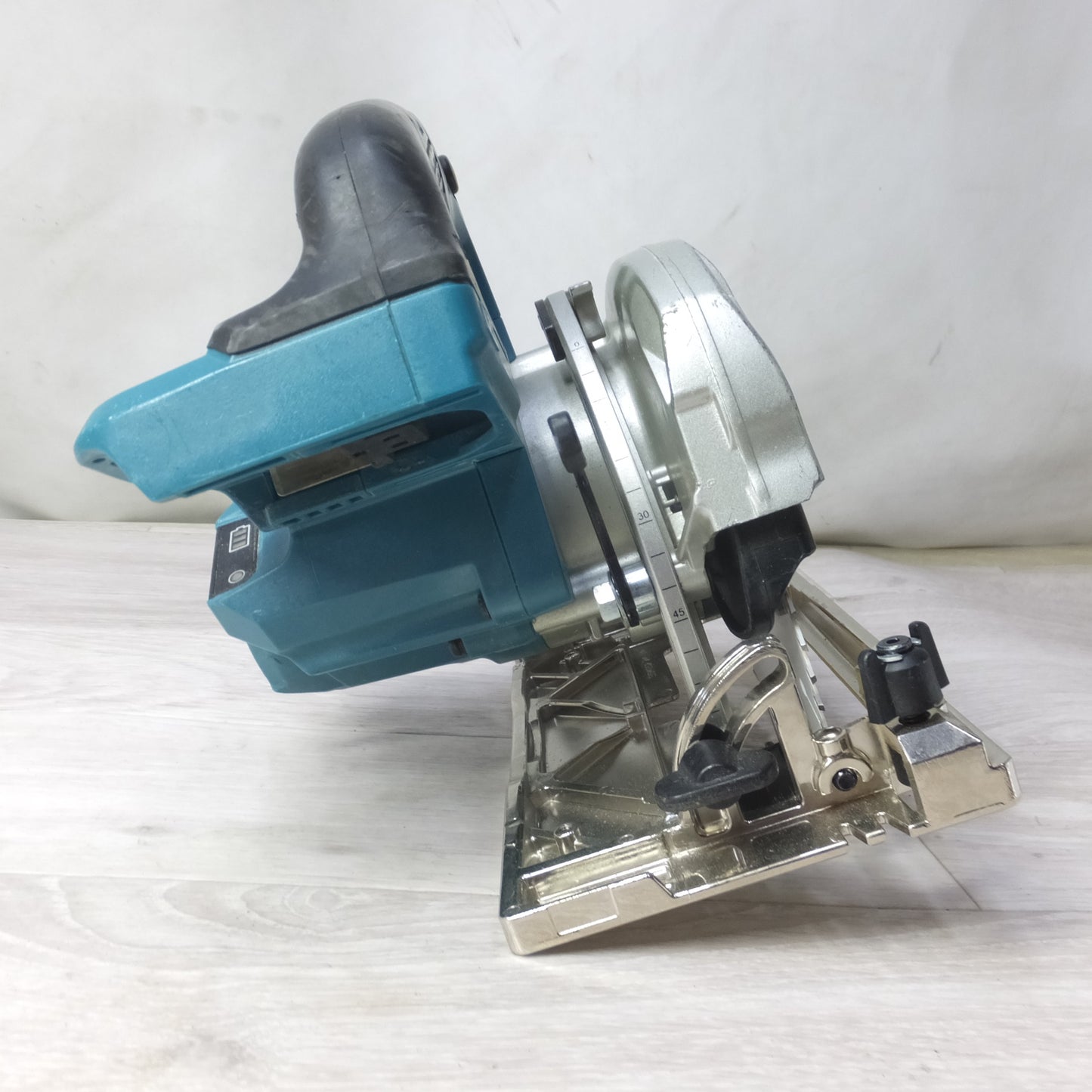[送料無料] ◆makita マキタ 165mm 充電式マルノコ HS631D 18V 切断機 丸のこ 電動工具 本体のみ◆
